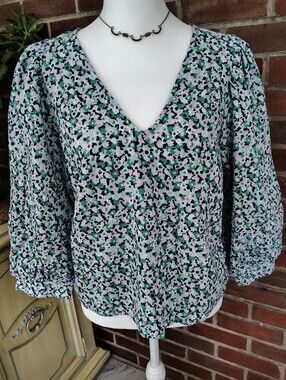 A New Day V-Neck Balloon Sleeve Floral Blouse Medium